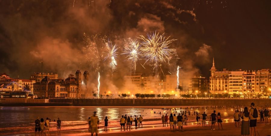Crowd gathered in open area to see the fireworks in the sky during diwali.