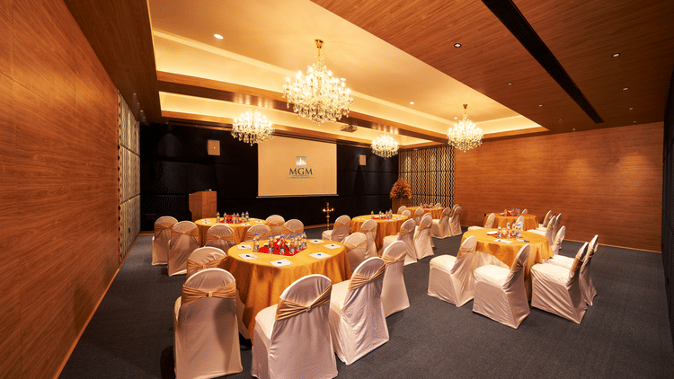 the sitting area at Pearl Harbour II 