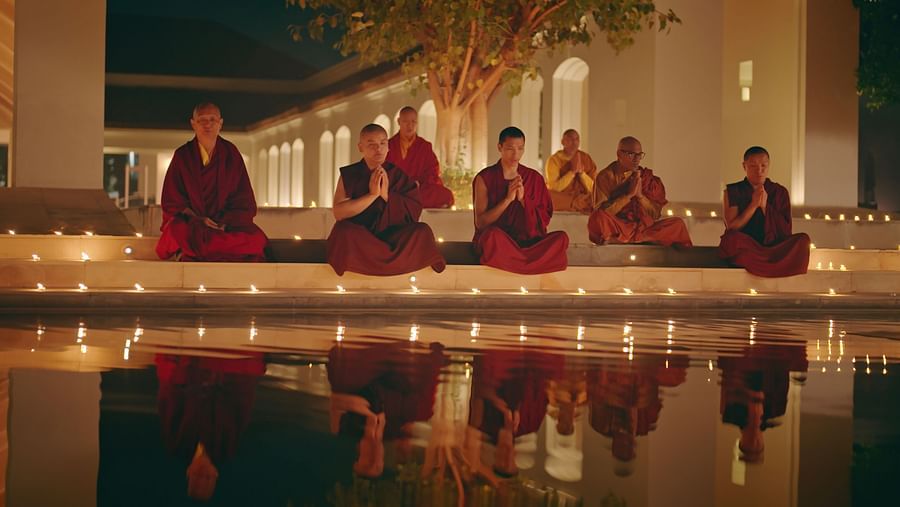 An image of the Tibetan monk meditating 