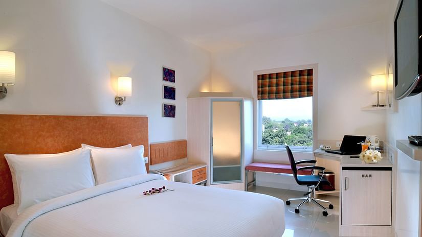 Superior Rooms Hometel Chandigarh 2, rooms in chandigarh