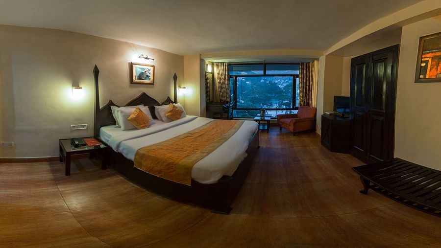 Hotel Himalaya, Nainital Nainital Deluxe Lake Facing Room Hotel Himalaya Nainital 3