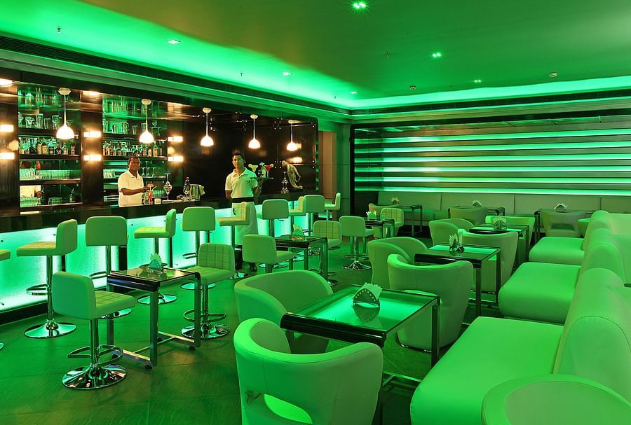 Blue Pearl bar 1