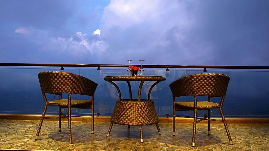 outdoor sitting area in balcony overlooking valley 3 - Aranya Himalayan Retreat, Mashobra