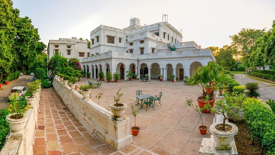Panoramic view of the facade with metal chairs and table in the foreground - The Baradari Palace