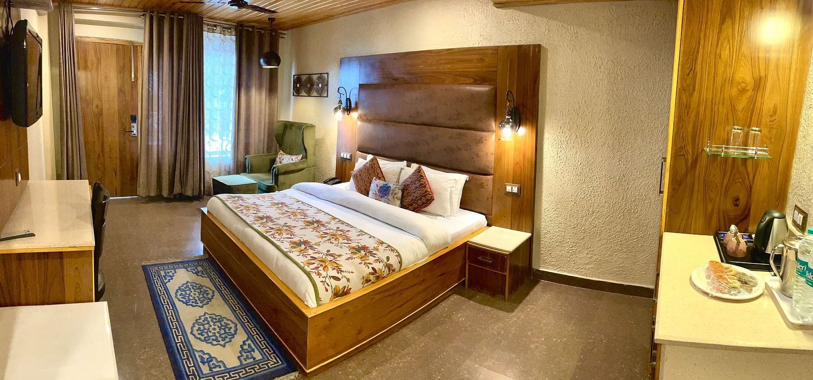 SUPERIOR ROOM