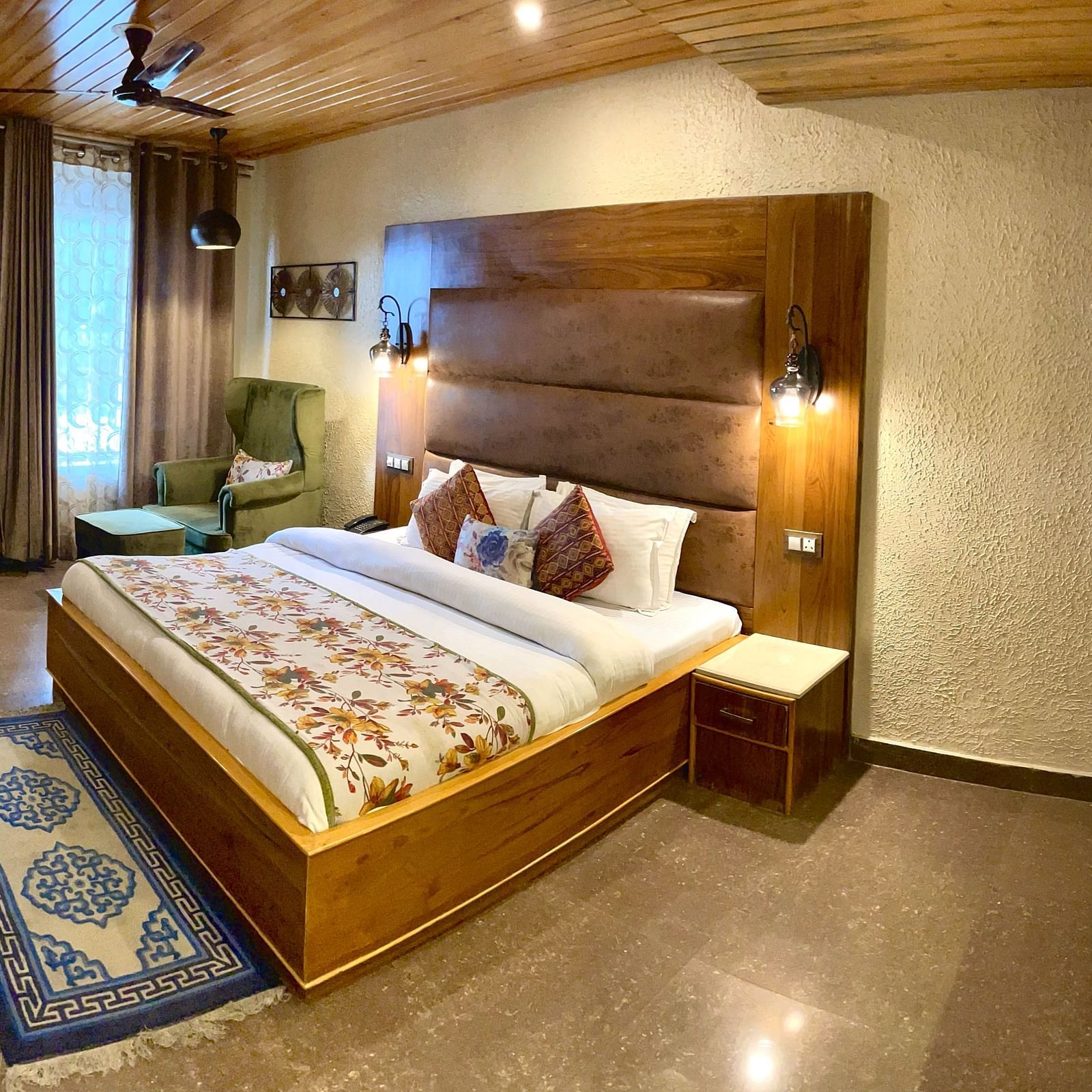 SUPERIOR ROOM