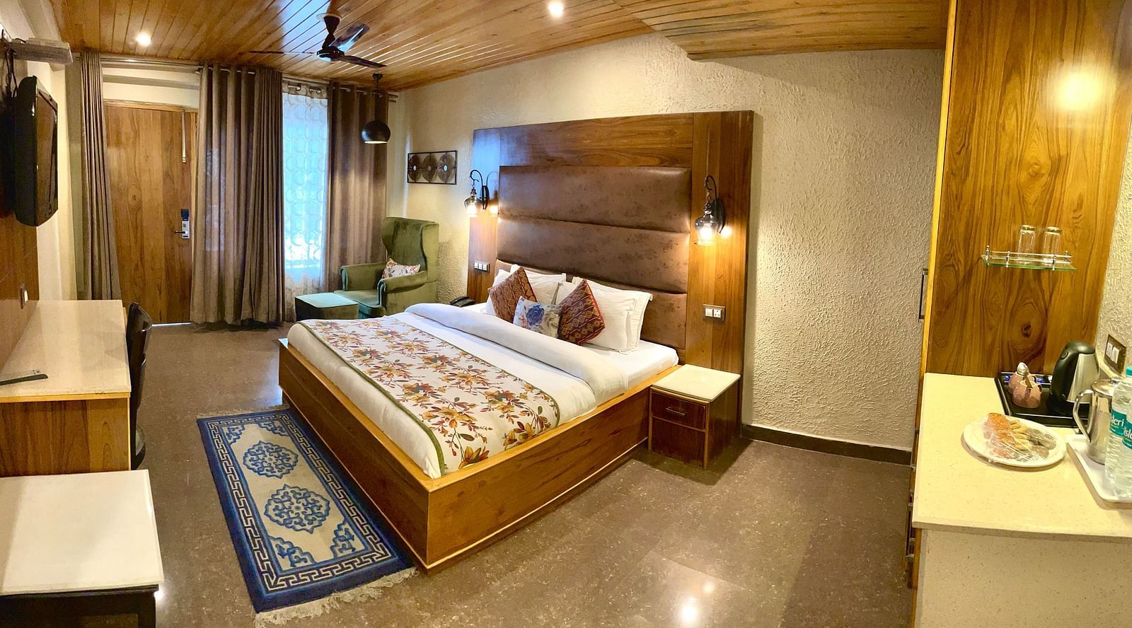SUPERIOR ROOM