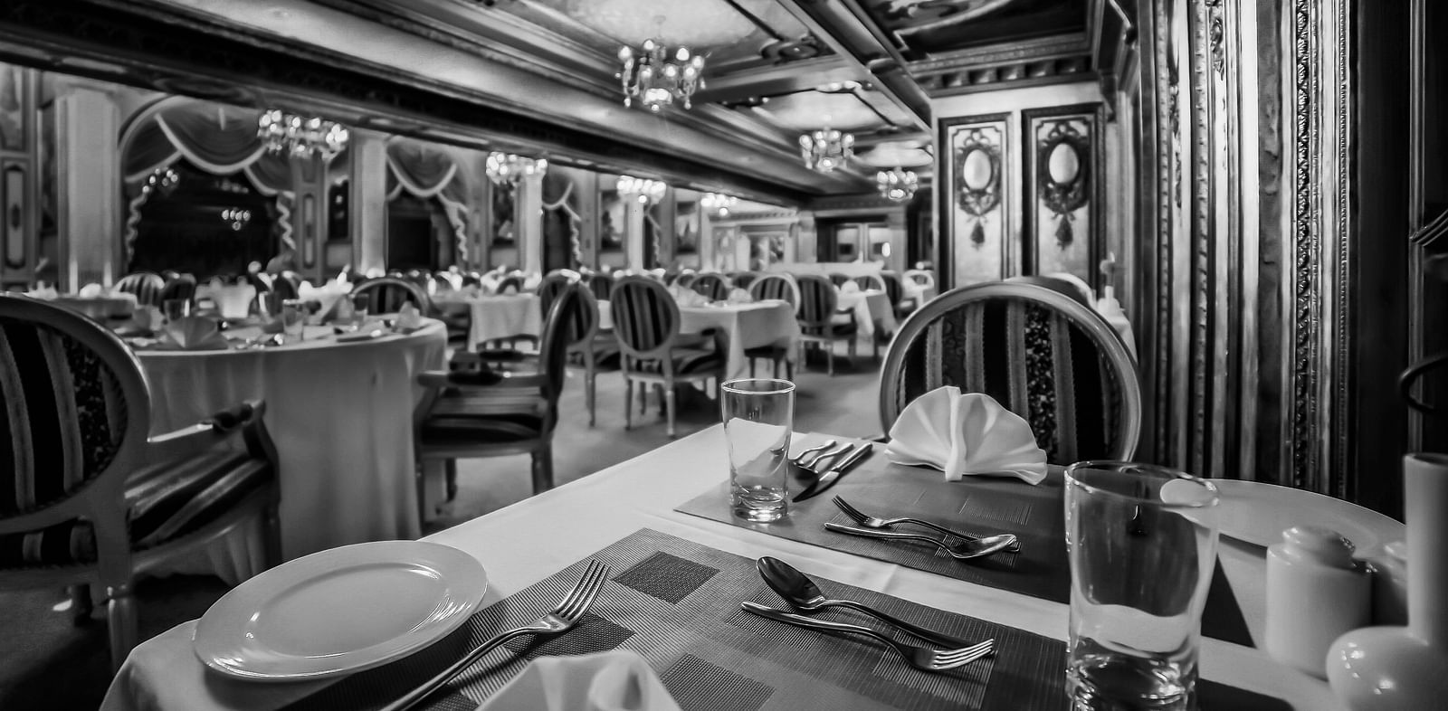 Black and white image of dining arrangement in the restaurant at Sitara Luxury Hotel in Hyderabad near Ramoji Film City