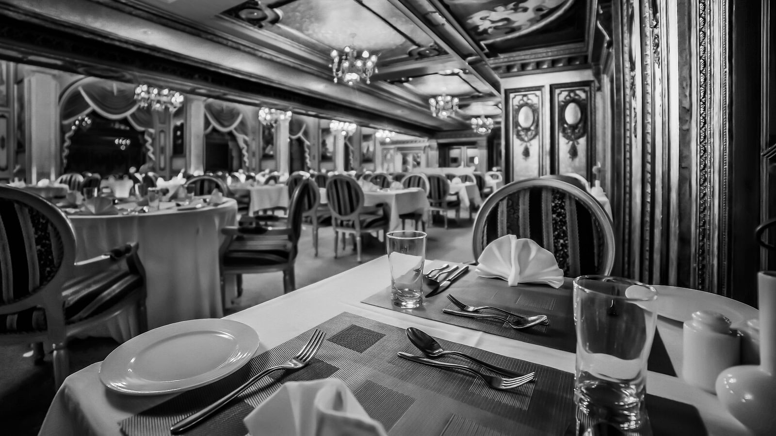 Black and white image of dining arrangement in the restaurant at Sitara Luxury Hotel in Hyderabad near Ramoji Film City