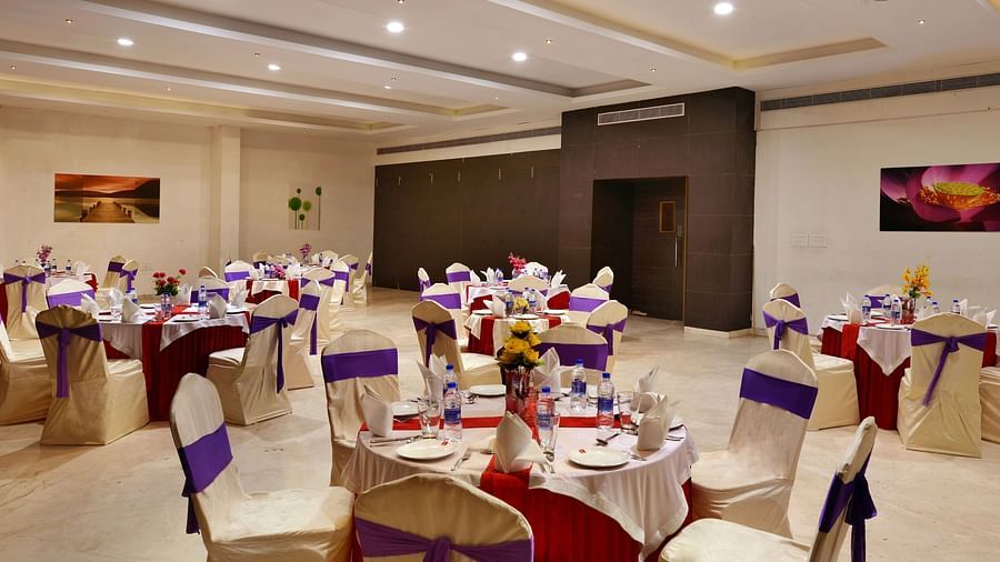 Aravali banquet hall with chairs and tables arranged in cluster setting
