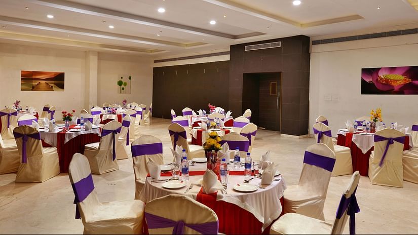 Aravali banquet hall with chairs and tables arranged in cluster setting