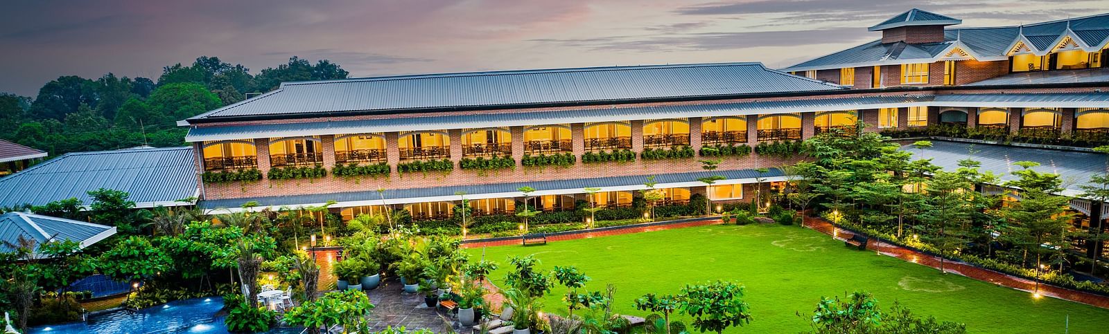 Hotel Facade -  Mayfair Oasis Resort & Convention