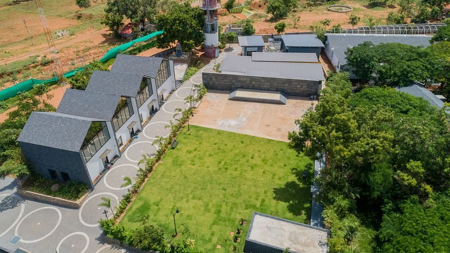 bird eye view featuring the blue moon banquet hall along with an open lawn space - Darza Resorts