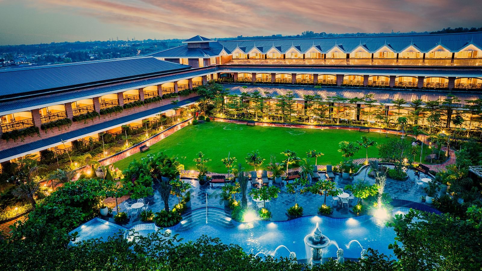 Hotel Facade -  Mayfair Oasis Resort & Convention