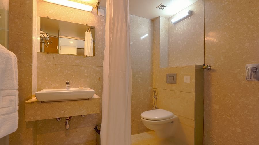 Executive Suite Washroom