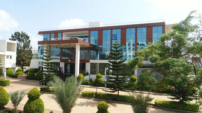 A side angle image featuring the building of  VRR Astoria Hotel and Conventional Centre