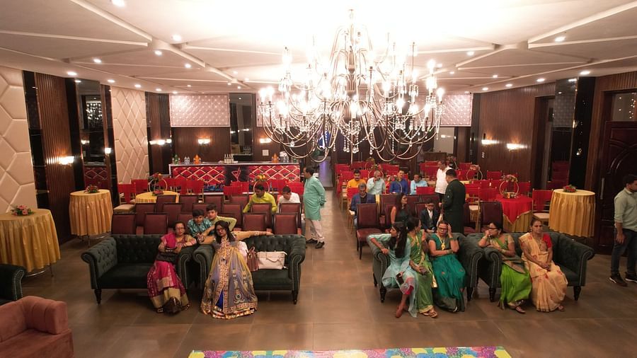 A well decorated banquet hall filled with guests.
