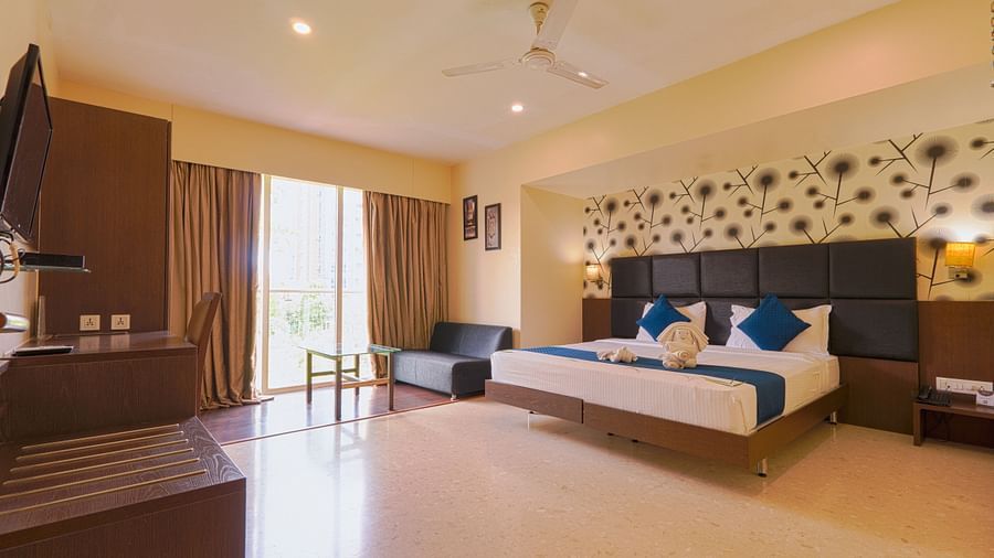 Deluxe Room Living Area
