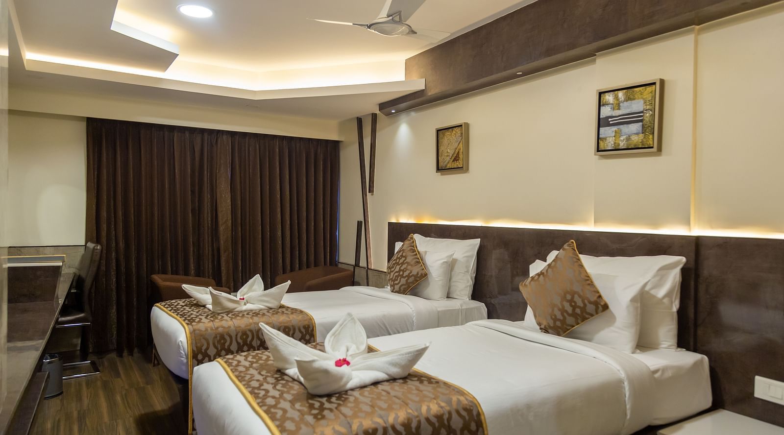 a bedroom with two single beds and overhead lighting - Hotel Park Elanza, Chennai