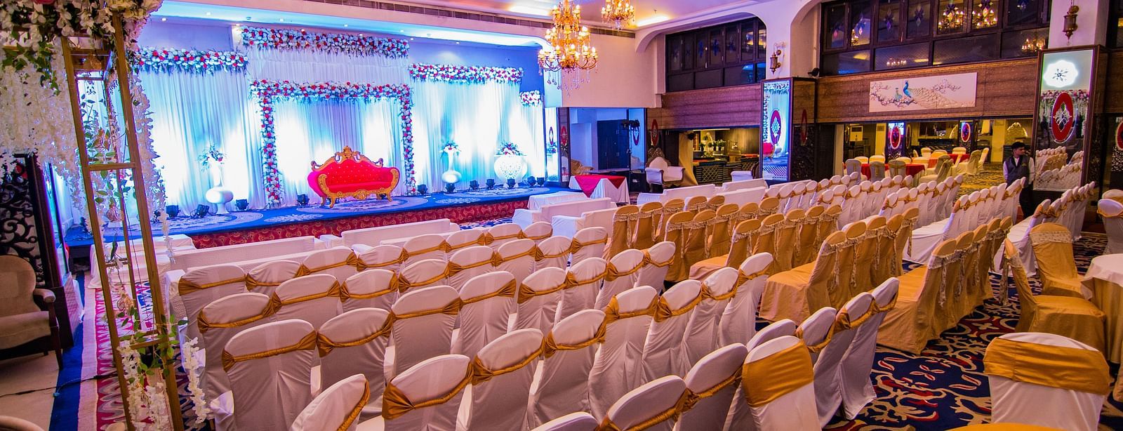 Kohinoor featuring rows of chairs and tables, with a focus on the room's decor.