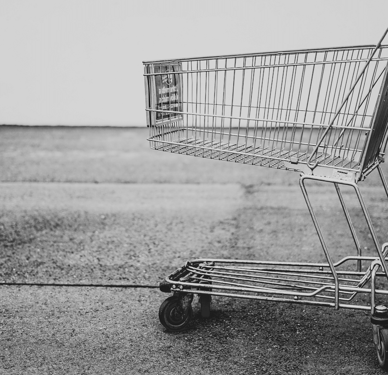 A picture of a cart with wheels 