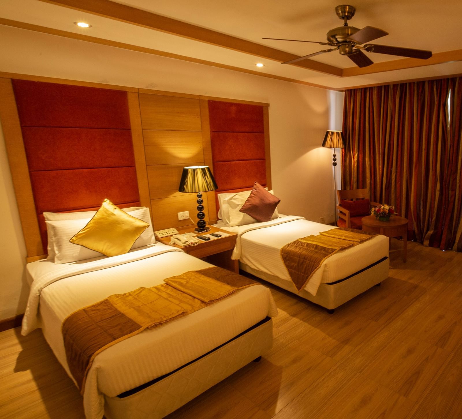 OS-FERNS room with twin beds and a TV at Ocean Spray Puducherry 