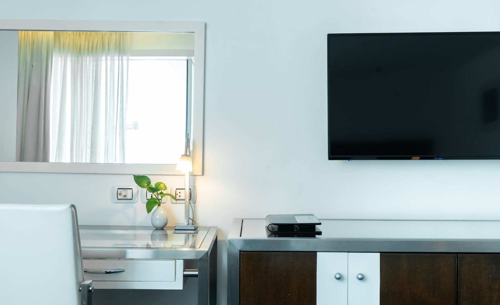 Bronze Queen Study Desk