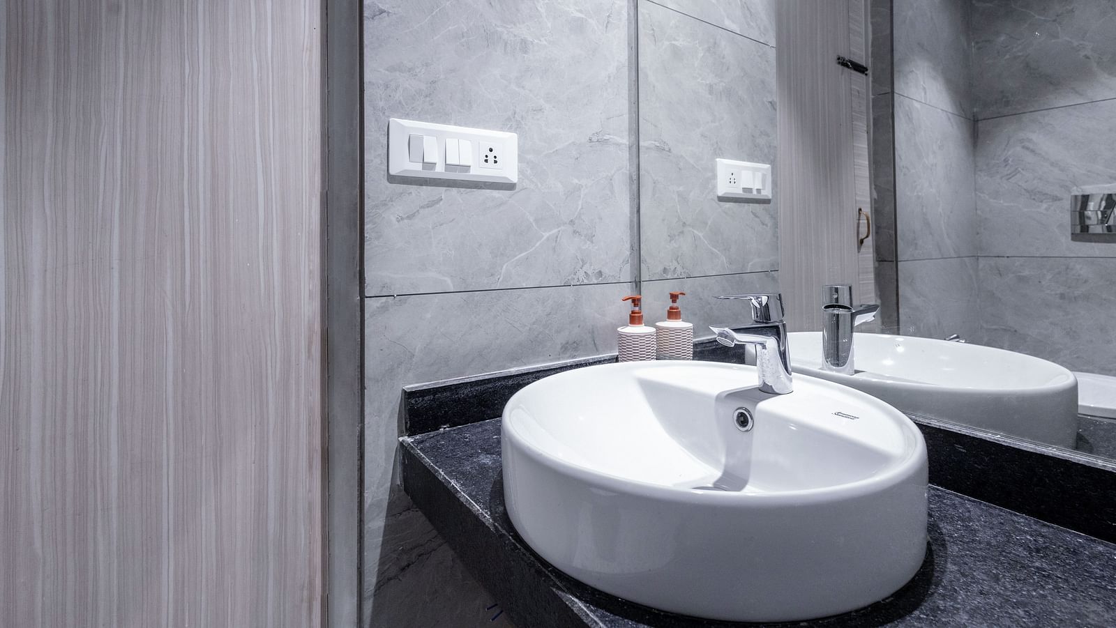 32 Bathroom9 0Z9A9552