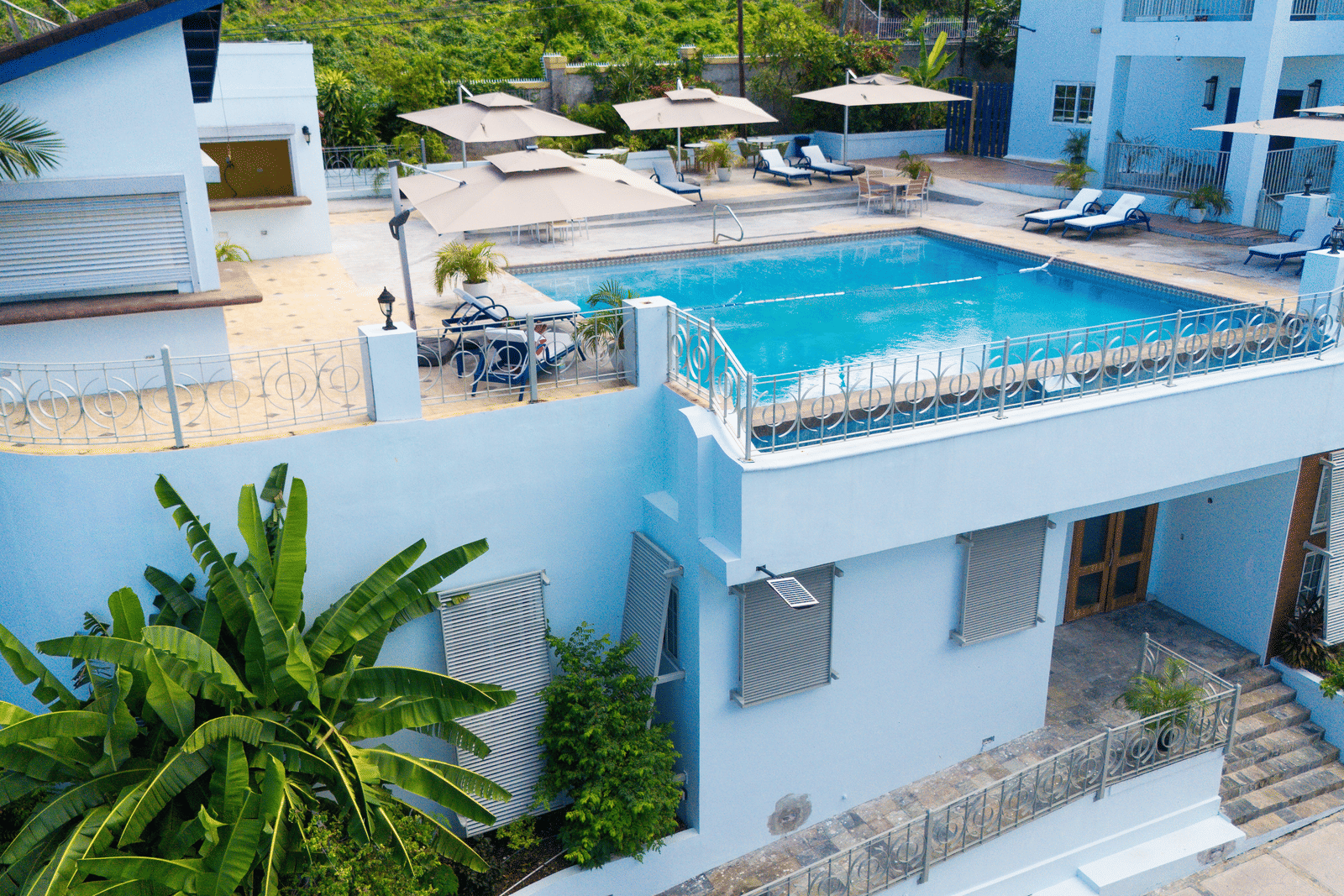 An overview of the swimming pool in Montego Bay on top of the hotel - Hotel 39, Jamaica (Montego Bay).