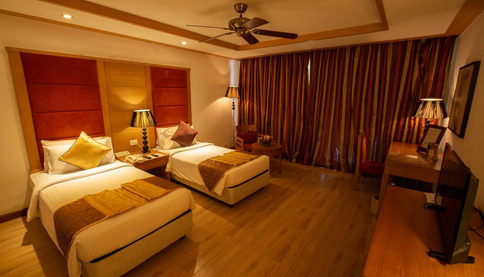 OS-FERNS room with twin beds and a TV at Ocean Spray Puducherry 