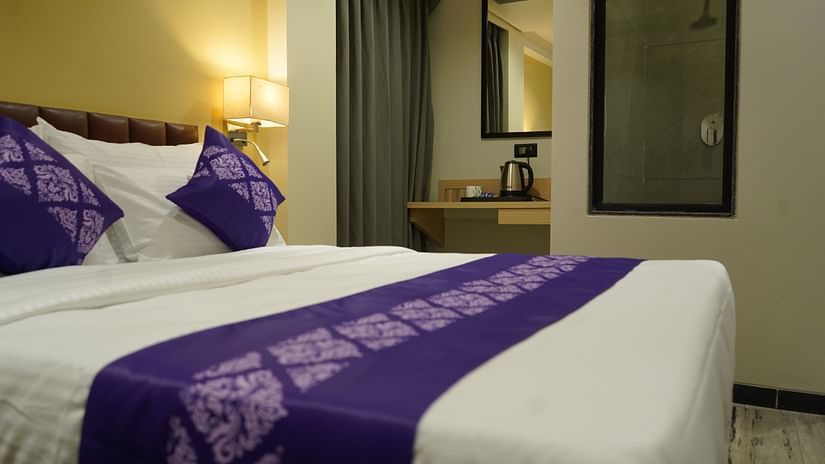 Room at Purple Beds by VITS, Surat with a water kettle