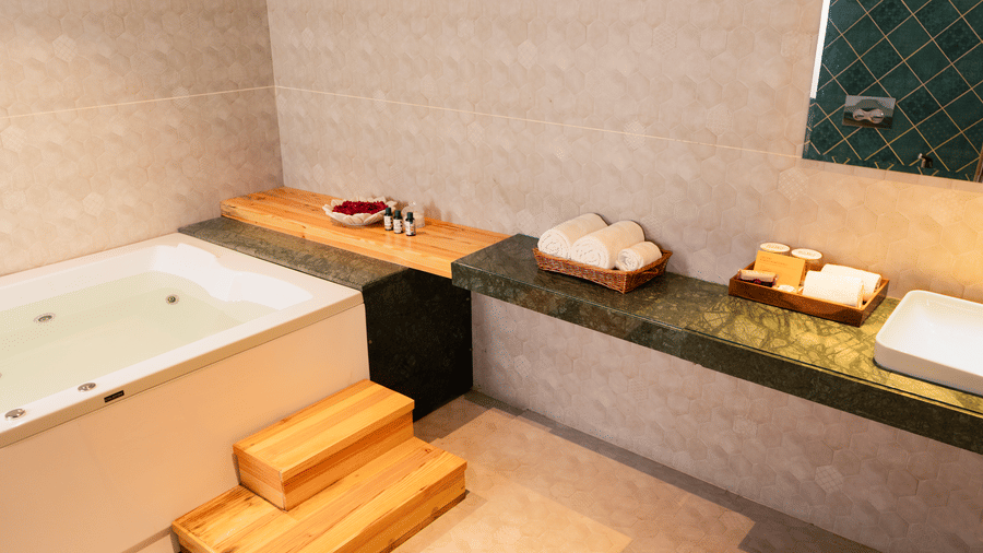 suite bathroom