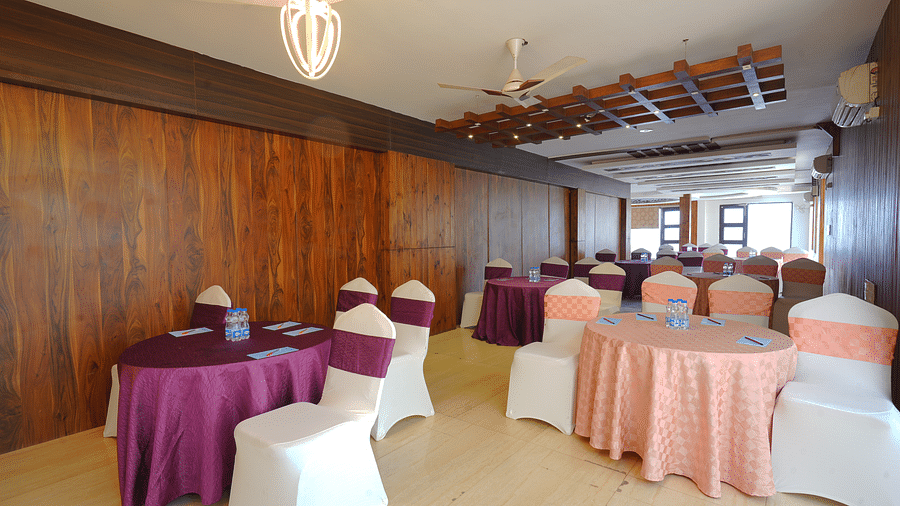 An image of the Whispering Wind Hall at DLS Whispering Winds with the cluster setting seating arrangement