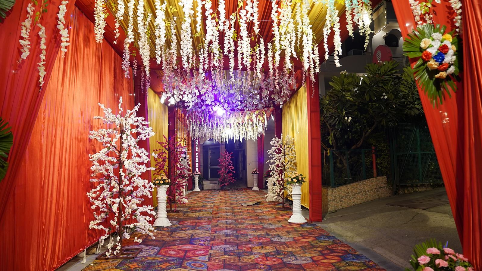 A pathway decorated with flowers on both sides - Motel Divine International, Roorkee