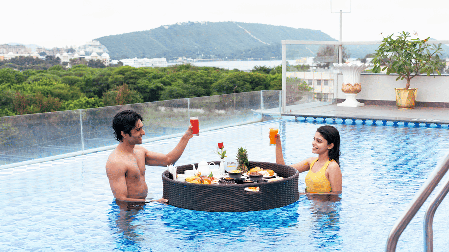 floating breakfast c