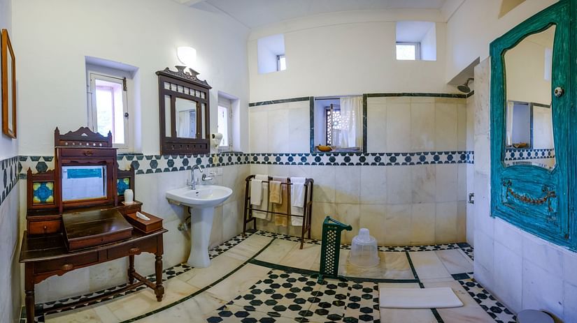 Panna Mahal - Garden View Washroom