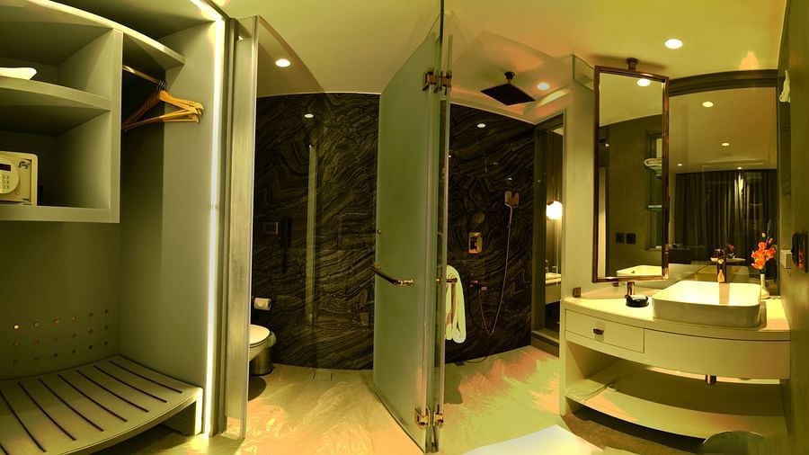 royal club bathroom
