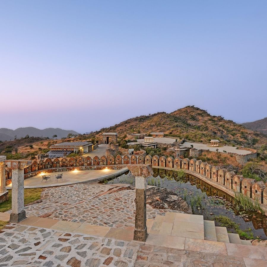 Facade of Fateh Safari Suites in Kumbhalgarh