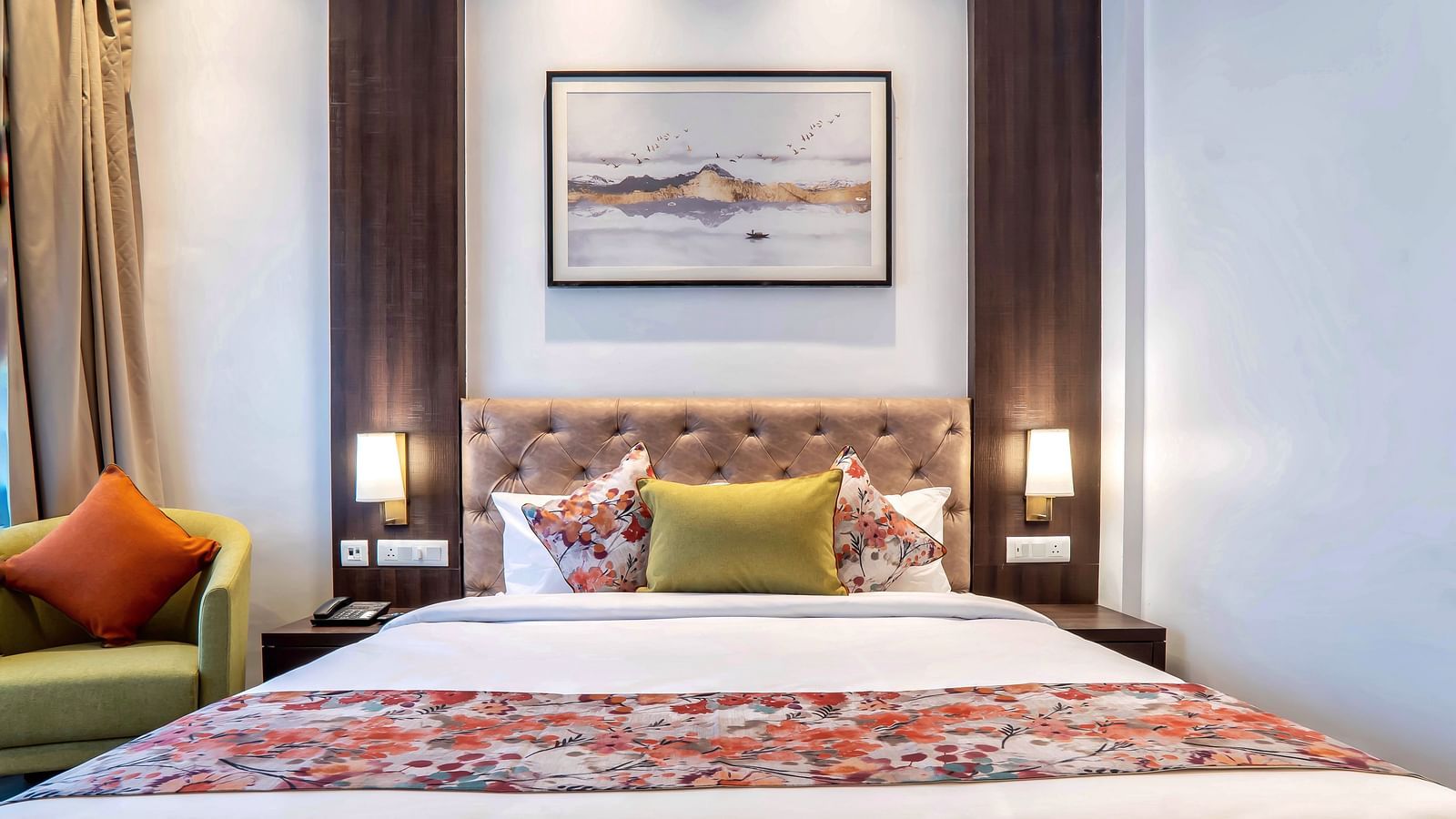 Deluxe Rooms with Lake View at Hotel Le ROI Lake View Koti captured with a cosy bed and window view2