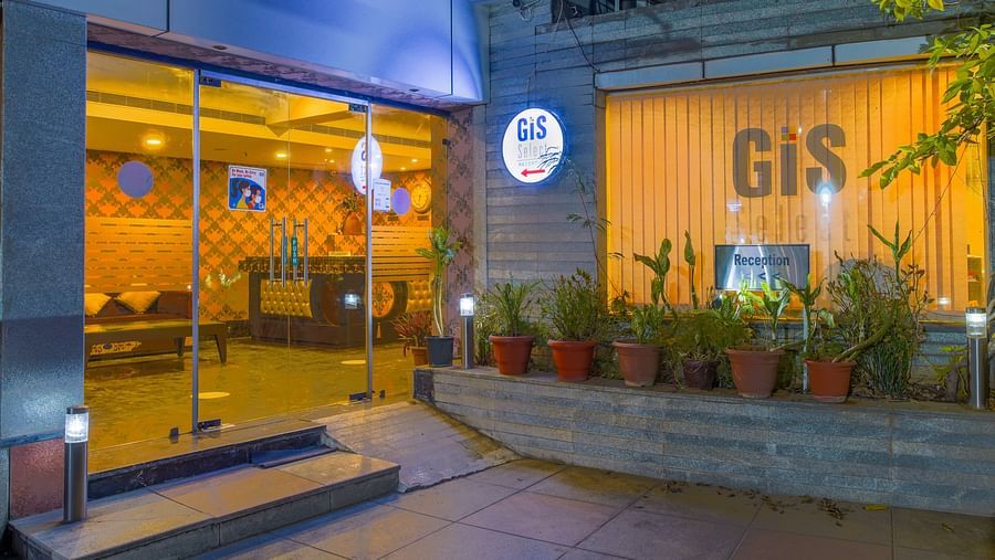 GIS Select Hyderabad Hotel Entrance Pic 1