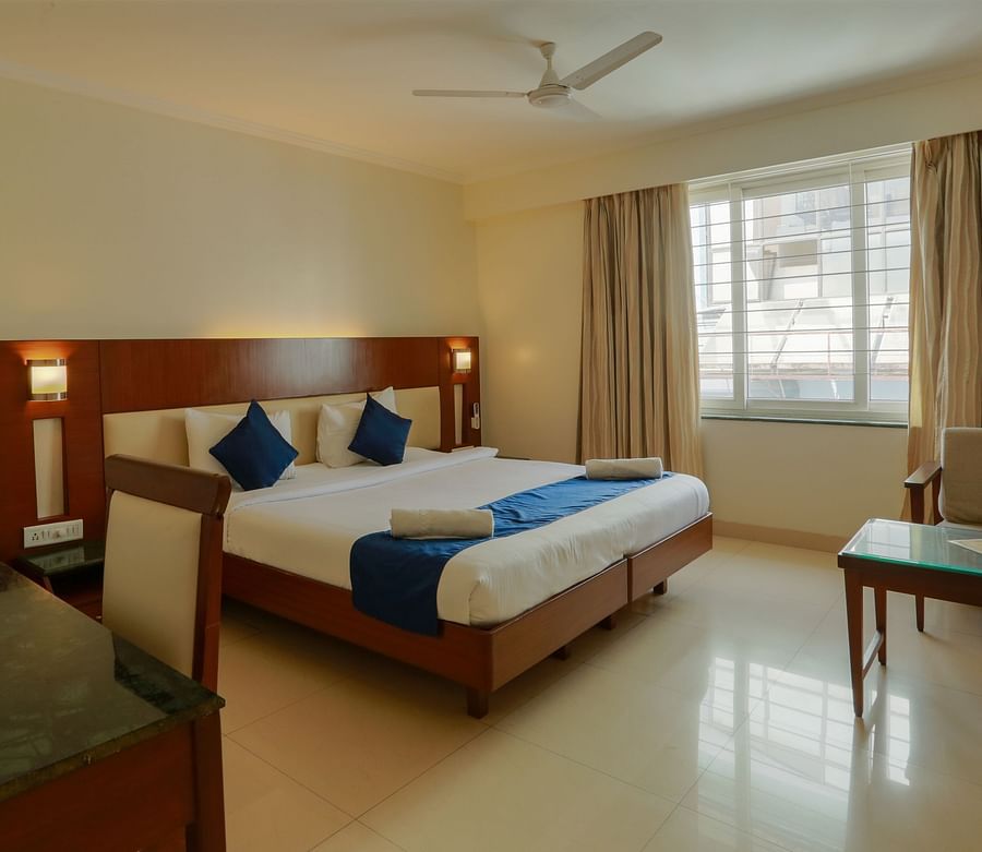 spacious deluxe king room 