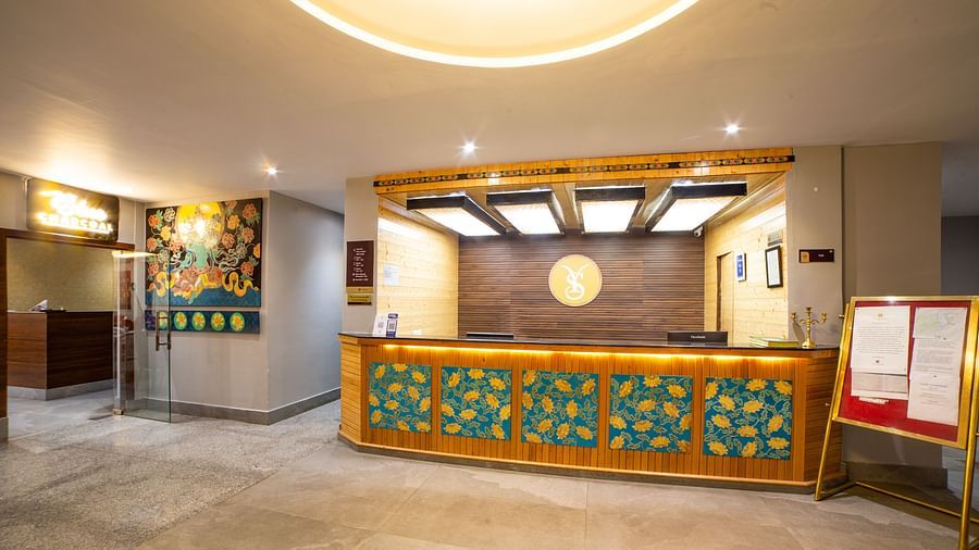 LOBBY (1)