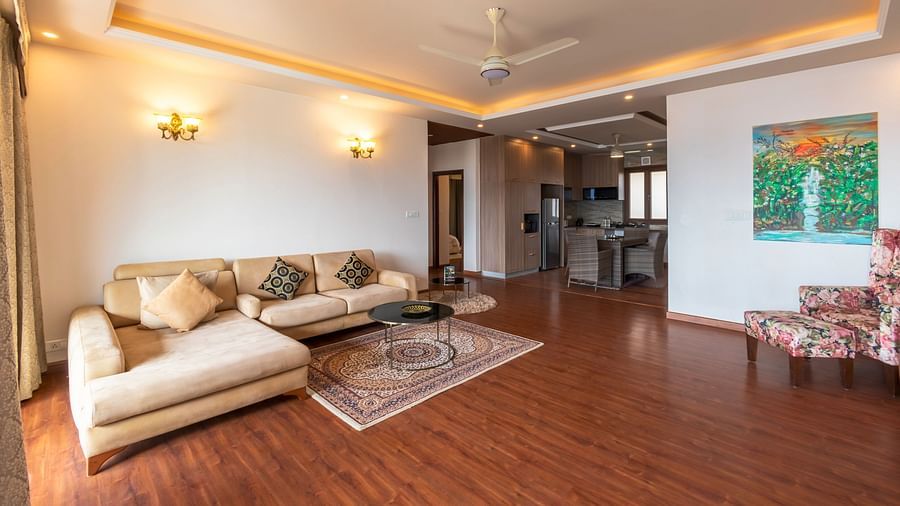The Manor Shimla - The living area in the one bedroom apartment