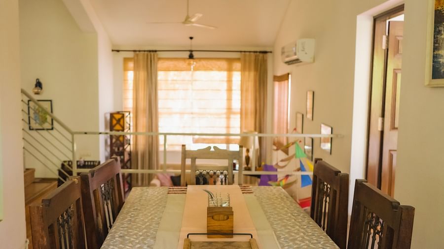 Dining table with chairs at El Benito Goa