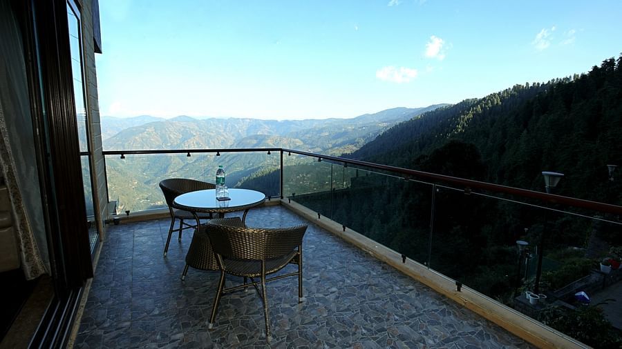 outdoor sitting area in balcony overlooking valley 5 - Aranya Himalayan Retreat, Mashobra