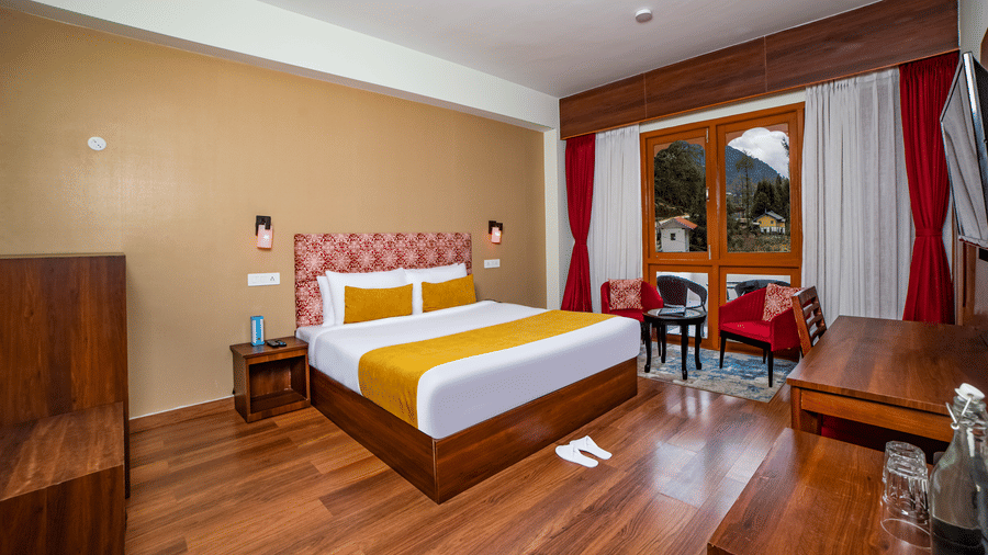 PREMIUM ROOM WITH BALCONY (1)