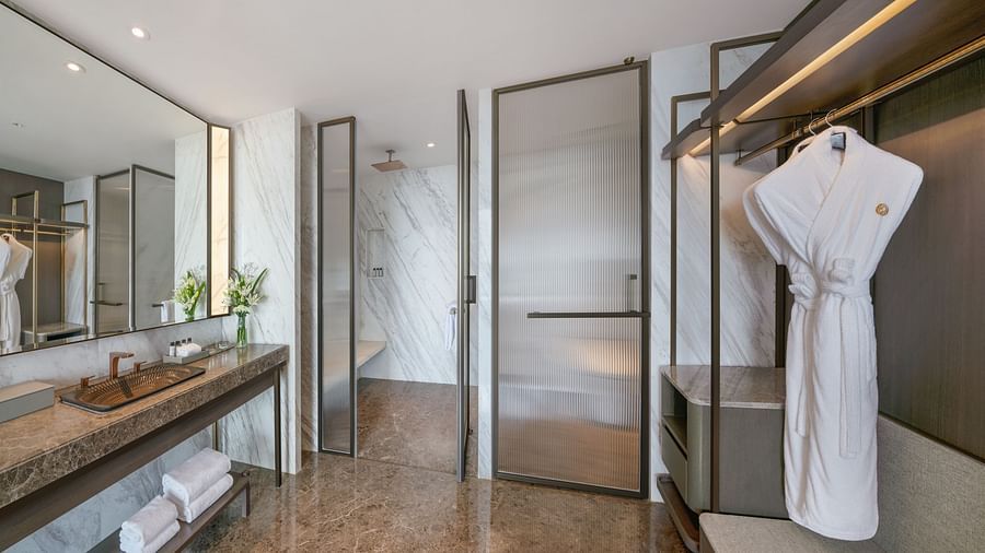 Two bay suite 1918 - Bathroom