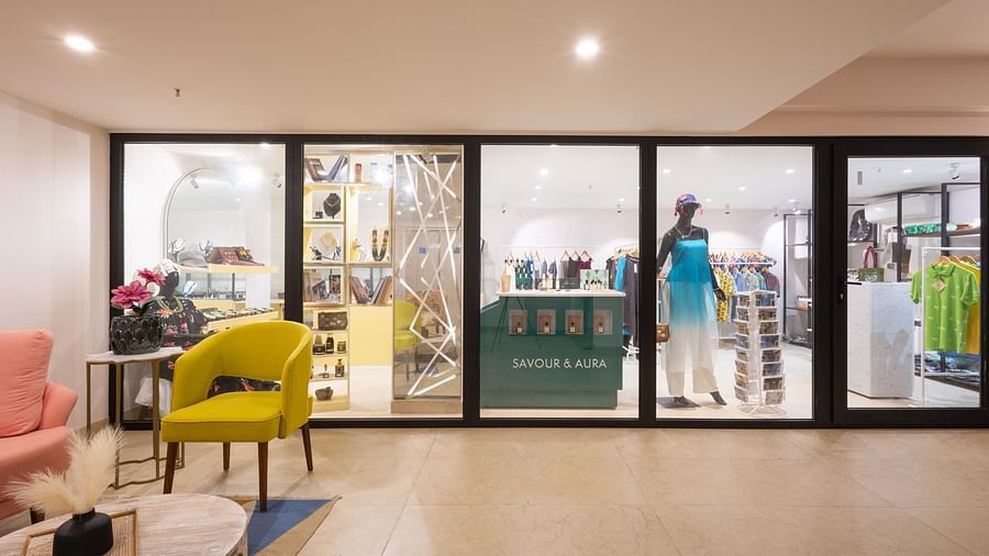 The seating area next to Boutique D Or