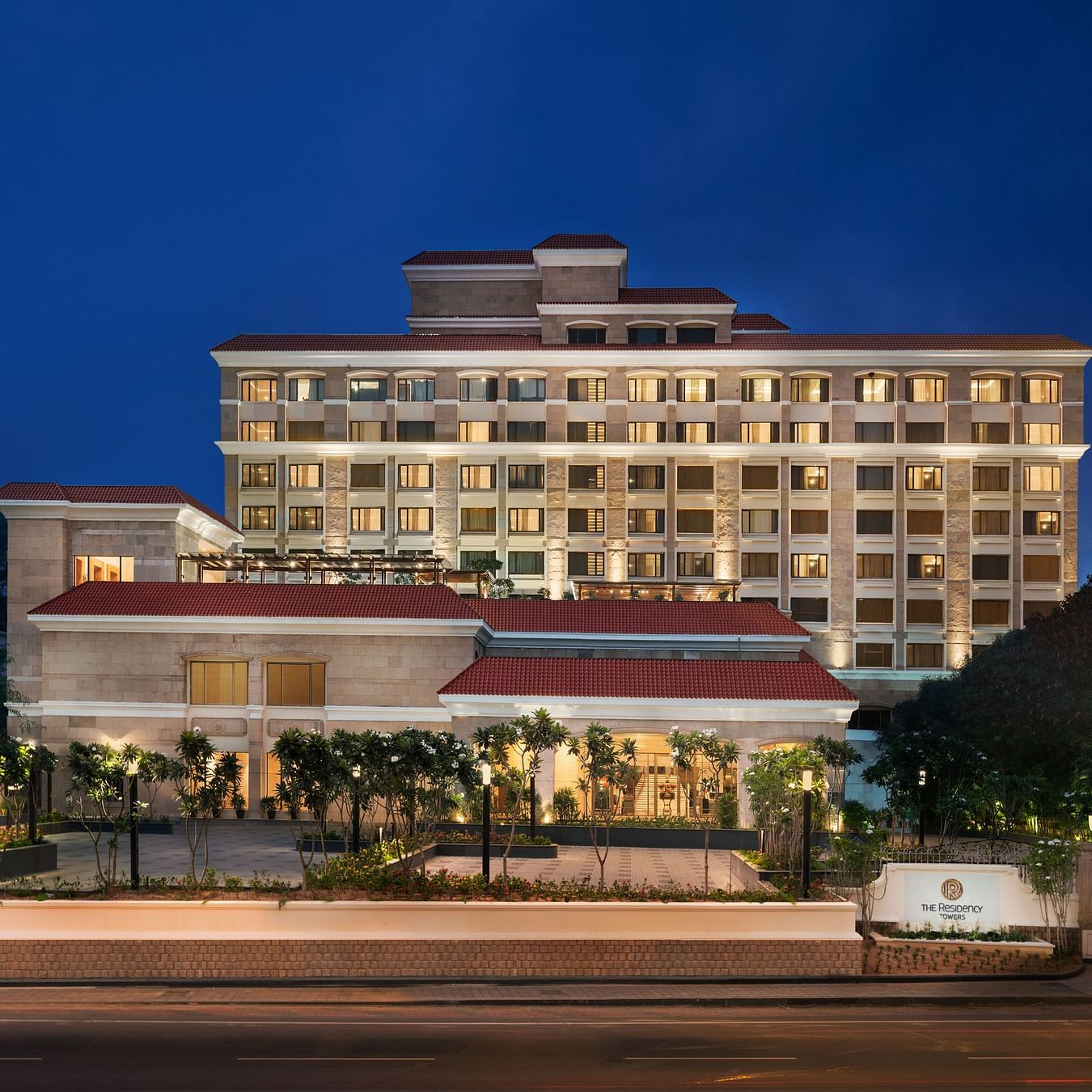 01 Exterior twilight 1