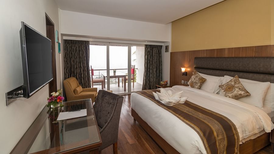 Canary with Balcony and other room amenities along with a king size bed - Renest Dunsvirk Court Mussoorie